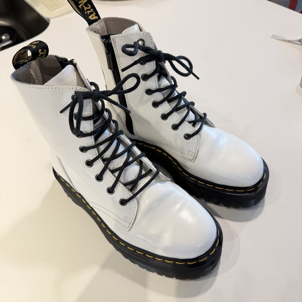 DR. MARTENS Jadon Women's US 8 / Men's US 7 White Smooth Leather Platform Boots
